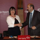 La presidenta de la federación con el director de la Obra Social.