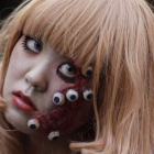 Una participante en el festival previo a Halloween en la ciudad japonesa de Kawasaki. KIYOSHI OTA