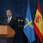 El rey durante su intervención en la ceremonia de entrega de los Premios Princesa de Asturias en el Teatro Campoamor. ALBERTO MORANTE
