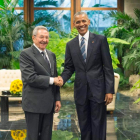 Raúl Castro y Barack Obama durante su encuentro en el palacio de la Revolución. MICHAEL REYNOLDS