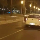 Secuencia de imágenes durante el tiroteo en el que los mossos abatieron al terrorista que mató a una mujer en Cambrils. EL ESPAÑOL