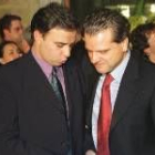 Imagen de archivo de Joaquín Otero y Mario Amilivia en una charla informal durante un acto