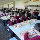 Los alumnos de niveles educativos obligatorios tienen preferencia al obtener ayudas para el comedor