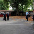 La Policía busca pistas en la casa de la pareja francesa.