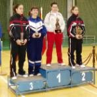 Cristina Fernández, campeona individual, y Lis Pardo, tercera, en el podio
