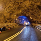 Imagen de la moto en el interior del túnel tras el accidente. DL