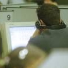 Uno de los fraudes consiste en manipular el sistema de nombres de dominio al que accede la víctima