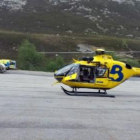 El trabajador de 56 años herido tras el vuelco de una cuba de agua tuvo que ser trasladado, por rapidez, en helicóptero al Hospital Universitario Central de Asturias.