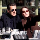 Nicolas Sarkozy y su esposa tomaron ayer café en Versalles