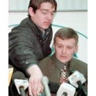 El ex espía de la KGB, Litvinenko sentado en una foto de archivo