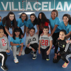 Parte de las jugadoras que integran el Ieso Astura, un club que fomenta la integración y los valores del deporte en la localidad leonesa de Villacelama. JESÚS F. SALVADORES