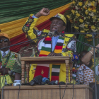El presidente Emmerson Mnangagwa, en el cierre de campaña en Harare. /