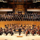 El Coro Ángel Barja y la Orquesta de las JJMM, actuando en el Auditorio Nacional. BENITO ORDÓÑEZ