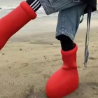 Las archiconocidas 'big red boots' inspiradas en Astro Boy han triunfado este 2023 entre las 'fashion victims'. DL