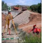 Obras en el lugar donde reventó el canal del Órbigo