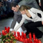 El Príncipe y su prometida depositan la ofrenda foral en Atocha en homenaje a los 192 fallecidos