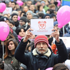 Asistentes a la marcha en defensa de las uniones homosexuales en Florencia.