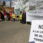 Los vecinos de la montaña se manifiestan en contra de la línea