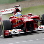 Alonso conduce su monoplaza durante la sesión cronometrada del Gran Premio de Alemania.