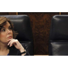 La vicepresidenta del Gobierno, Soraya Sáenz de Santamaría, durante la sesión celebrada ayer en el Congreso de los Diputados.