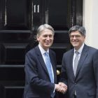 Philip Hammond, con el secretario del Tesoro de EE UU, en el 10 de Downing Street. WILL OLIVER,