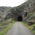 En la fotografía, el túnel que une Santa Olaja con Ocejo, por donde no pasan los camiones de Rebisa
