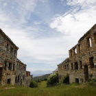 Ruinas del poblado donde vivían los trabajadores de la mina de la Peña del Seo, en una imagen del verano de 2012.