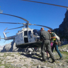 La Guardia Civil utilizó uno de sus helicópteros para el rescate. G.C.