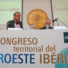 Francisco Sosa Wagner, junto al director del Campus del Noroeste de la UNED, Jose Luis Prieto, durante la inauguración del II Congreso territorial del Noroeste Ibérico que se celebra en el centro de la UNED de Ponferrada.