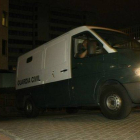 Blesa sale dentro de un furgón policial en dirección a la cárcel.
