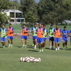 Manolo Díaz tiene a todos sus jugadores disponibles para comenzar la liga esta noche ante el Tenerife.