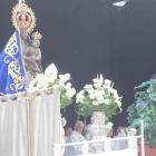Julio Arias en un momento del discurso de la ofrenda ante La Encina, que estrenó manto.