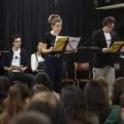 La Joven Compañía Nacional de Teatro Clásico interpretó ayer en el instituto de Villabalter textos de Lope y Calderón. JESÚS
