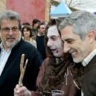 González, izquierda, y Llamazares, derecha, en la campa