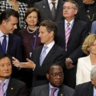 El gobernador del Banco Suizo, Hildebrand, escucha a Timothy Geithner, junto a Salgado.