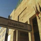 Fachada principal de los juzgados de León, en la Avenida de Sáenz de Miera de la capital