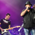 El grupo de rock Marea no defraudó a los miles de aficionados que acudieron al concierto.