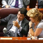 Aguirre obligando a González a vaciarse los bolsillos('El intermedio')