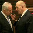 Olmert habla con su sucesor, el líder del derechista Likud, Netanyahu