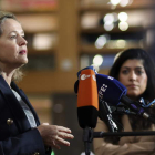 Nadia Calviño, ayer, en Bruselas, atiende a los medios tras conocerse la noticia. OLIVER HOSLET