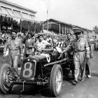 Tazio Nuvolari, «El Mantovano Volador», al volante del 6C (Monza, 1934) con el que tantas victorias cosechase.