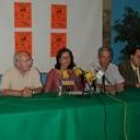 La presidenta de Bierzo Ayuda, Loli Rodríguez (en el centro), con los vocales de la ONG, y Lupi