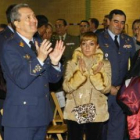 El general Jiménez, junto a Carrasco y Álvarez, levanta la vista, quizá recordando a A. Cubillas.