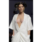 Lafuente incluyó algún modelo de hombre sobre el mismo juego de colores, telas y cortes kimono