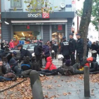 Manifestantes retenidos en Bruselas.