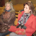 La nueva presidenta del PP local, Consuelo Hoyos (izquierda), presenció parte de la sesión.