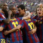 Abidal, Touré, Busquets, Puyol, Bojan y Pedro celebran el gol de este último.