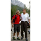 Jesús Calleja y José Luis Rodríguez Zapatero, antes de comenzar el ascenso a la montaña