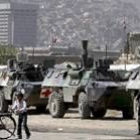Los soldados franceses, afincados en Afganistán,  patrullan las calles de Kabul