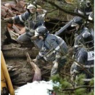 Los bomberos rescatan el cadáver de la mujer fallecida en Asturias